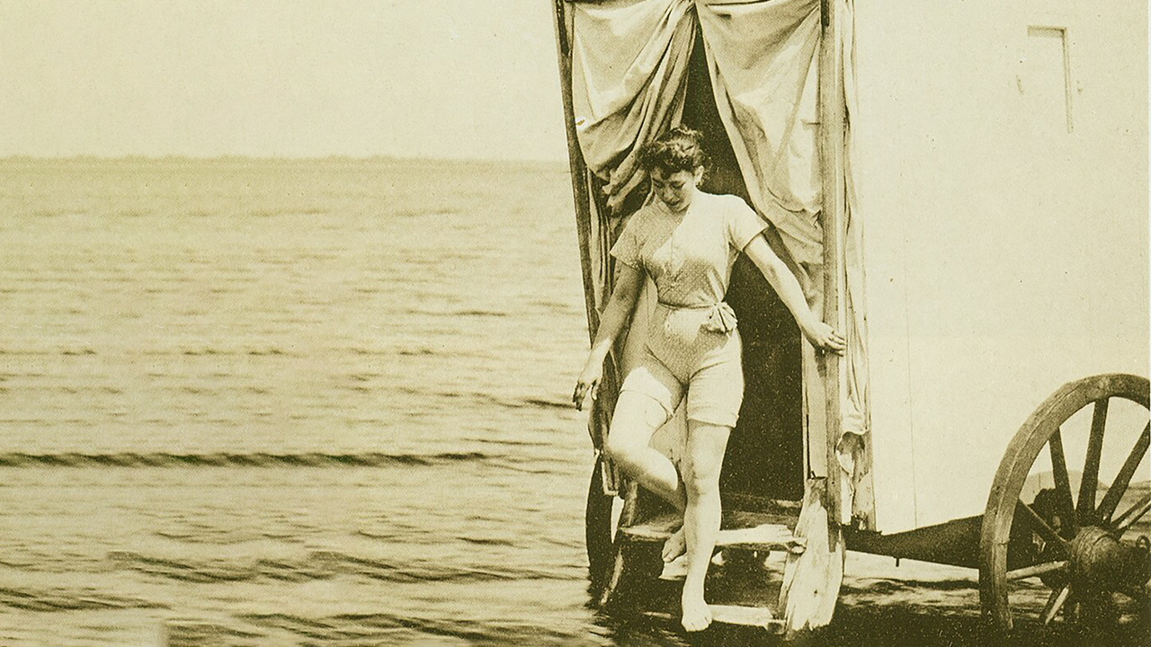 Купальная машина: зачем в Викторианскую эпоху в море заезжали на повозках