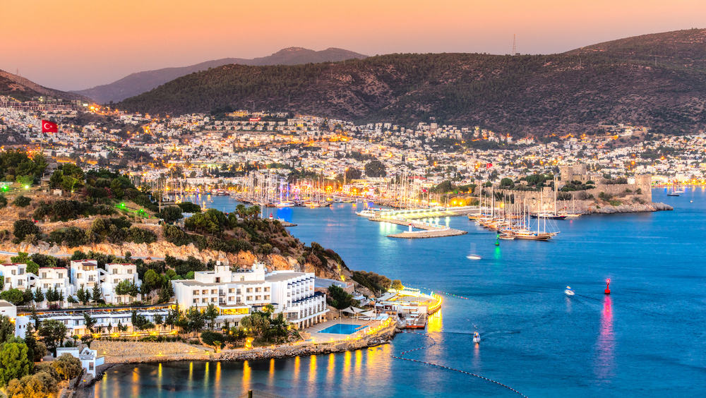 34 млн на отдых в Турции и 4,3 млн на Байкал: названы рекорды туристического сезона