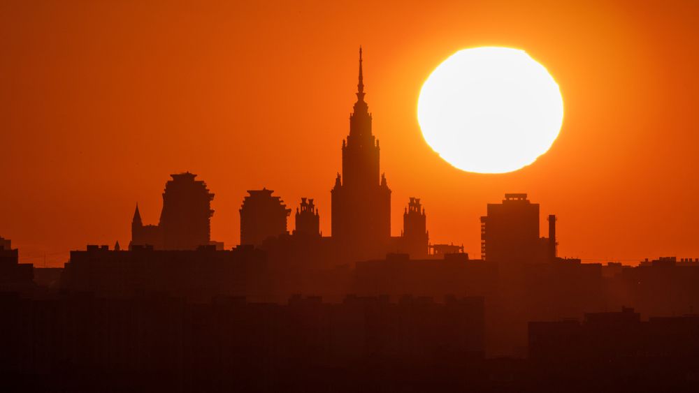 Аномальная жара и град: что ждет Москву и Центральную Россию