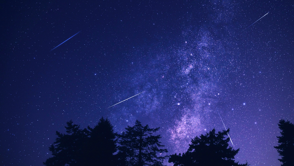Почему метеоры сгорают в небе почти каждый день