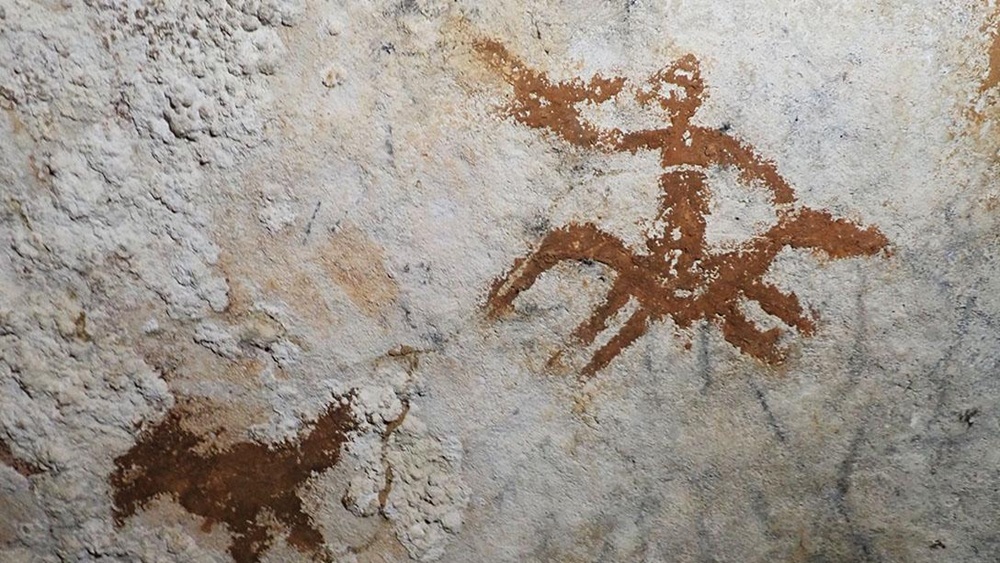 Древнейший в мире наскальный рисунок возрастом 67 800 лет обнаружили в Индонезии