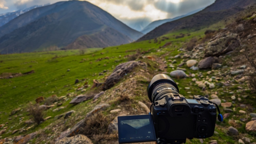 Альпинистка нашла камеру высоко в горах, и пост в соцсетях помог разыскать хозяйку
