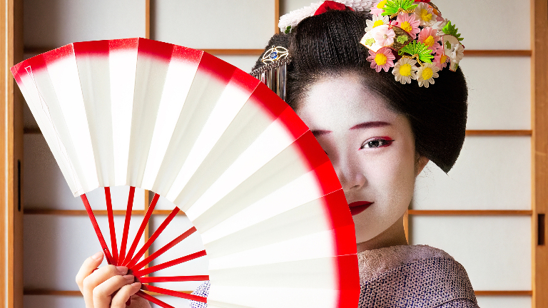 Для чего гейши белят лицо