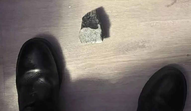 Два метеора за неделю: один пробил крышу дома