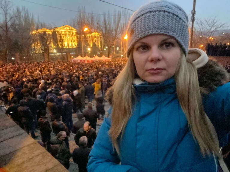 Вместо самолёта - отделение полиции. Почему нас с оператором задержали в аэропорту Еревана