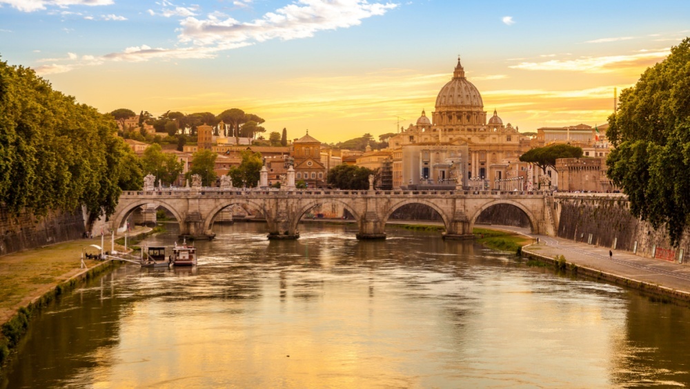 В Риме под оживленной улицей нашли тайный некрополь с залами для пиров