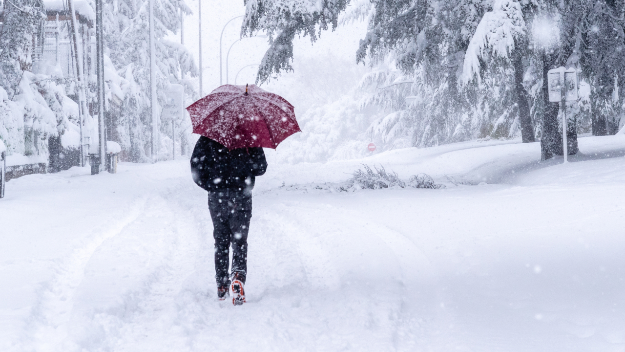 Сильные снегопады придут на смену аномальным морозам
