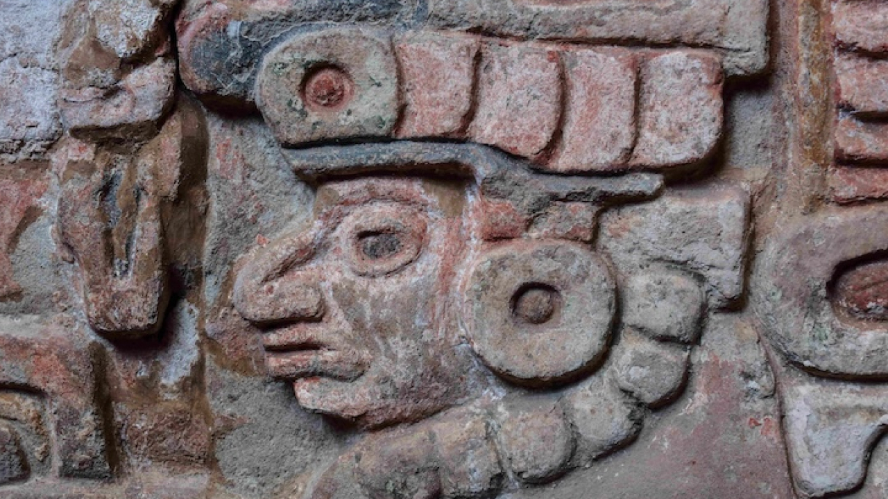 Обнаружена 1400-летняя гробница сапотеков с редкой полихромной живописью и сложной архитектурой