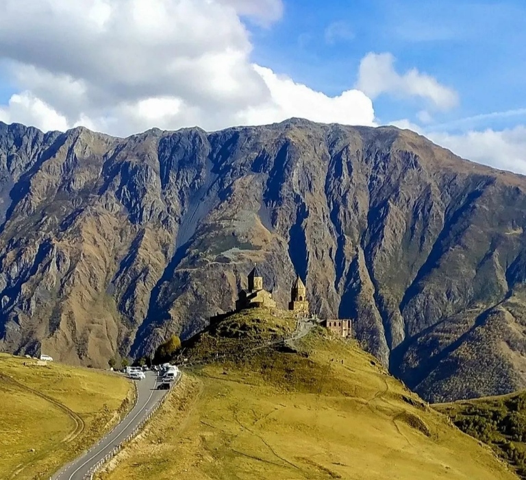 Храм, парящий  в облаках