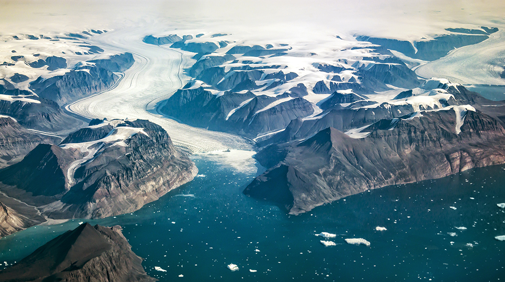 Гренландия в движении: крупнейший остров планеты начал менять форму