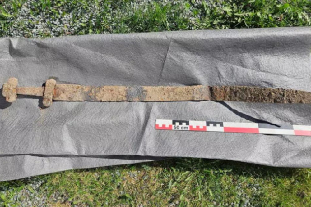 Мальчик обнаружил 1300-летний меч во время школьной экскурсии