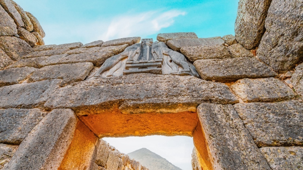 Загадочные символы на золотых сокровищах из Микен удивили ученых