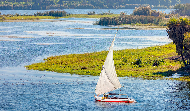 Нил: река, которая протекает по пескам и не мелеет