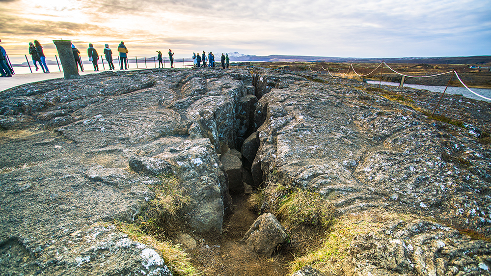 Ученые: Северная Америка «стекает» под землю