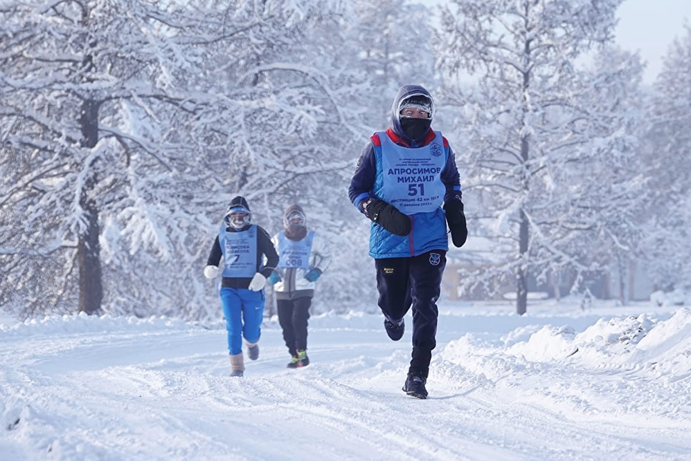 В Оймяконе прошел экстремальный марафон при температуре -55°С 