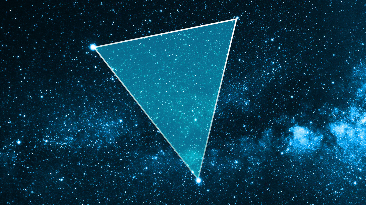 Летний треугольник: космическая фигура, которую проще увидеть летом