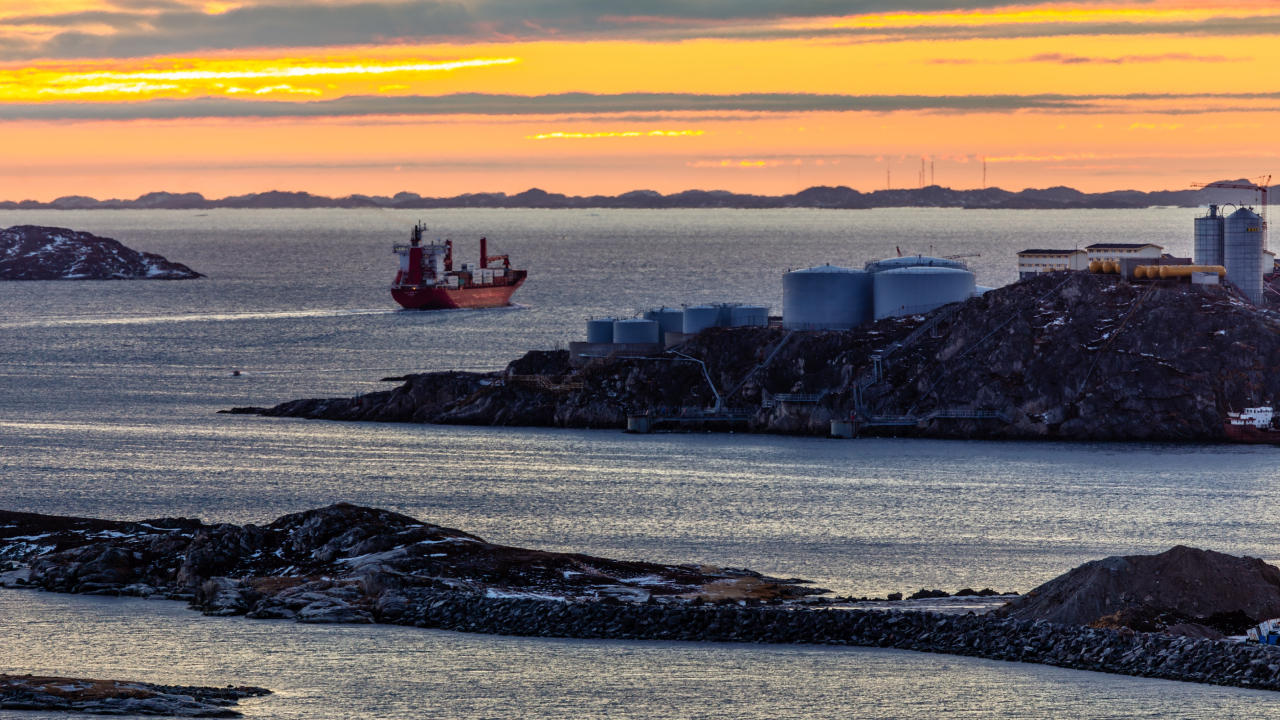 «Замороженные» сокровища: почему ресурсы Гренландии не выходят на мировой рынок