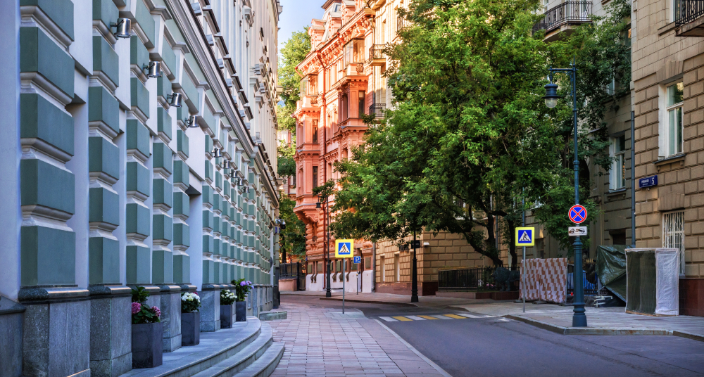 Почему в Москве так мало прямых улиц, а в Петербурге — наоборот