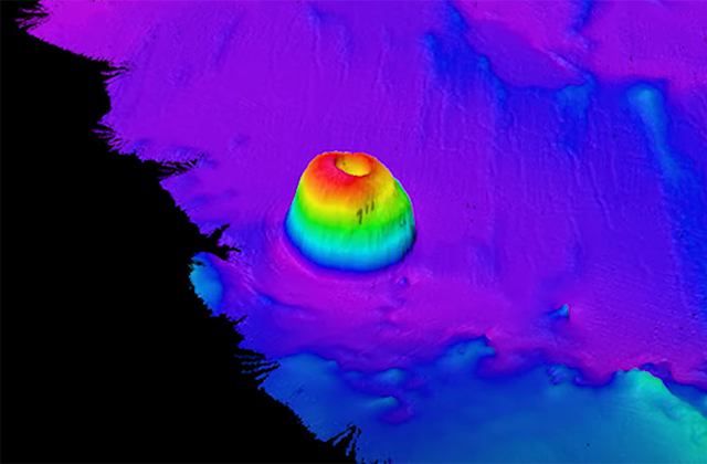 Обнаружен странный подводный вулкан, похожий на большой кекс