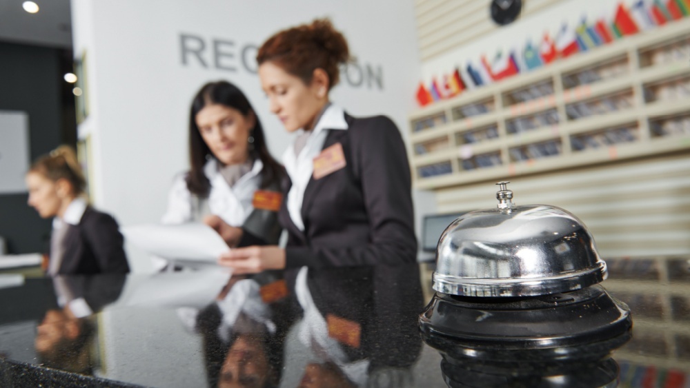 Готовы ли туристы к замене администраторов в отеле на ИИ, показало исследование