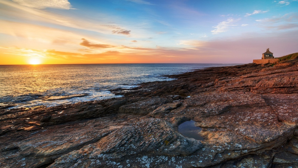 Сотни пар викторианской обуви выбросило на берег в Великобритании 