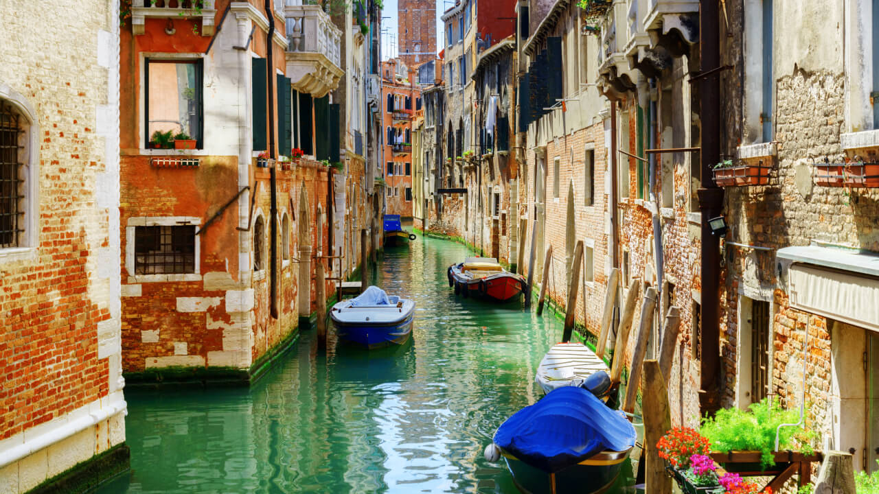 Пешком, на лодке или на осле: 9 мест, где нельзя ездить на машине