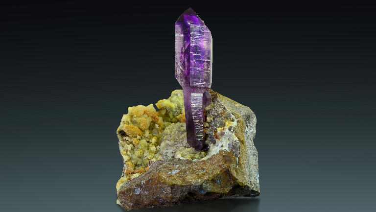 Может ли изумруд быть красным: 10 редких минералов