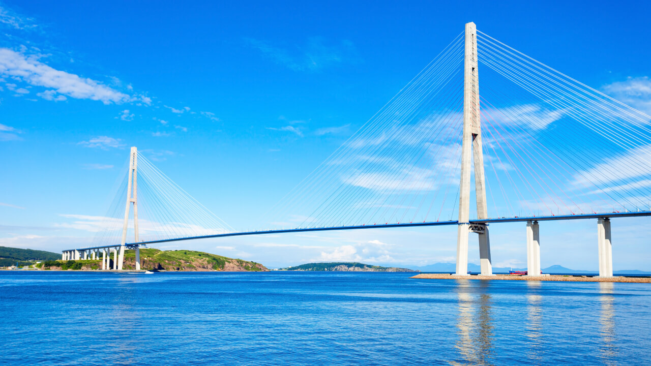 От Владивостока до Сочи: гид по самым необычным мостам России