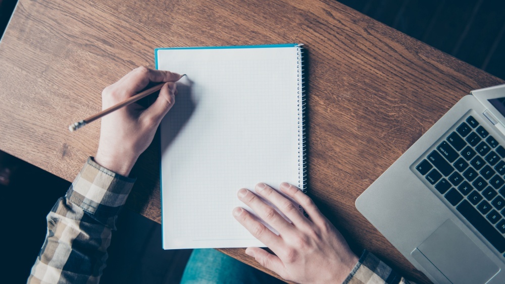 10 000 писателей выпустили пустую книгу как протест против ИИ