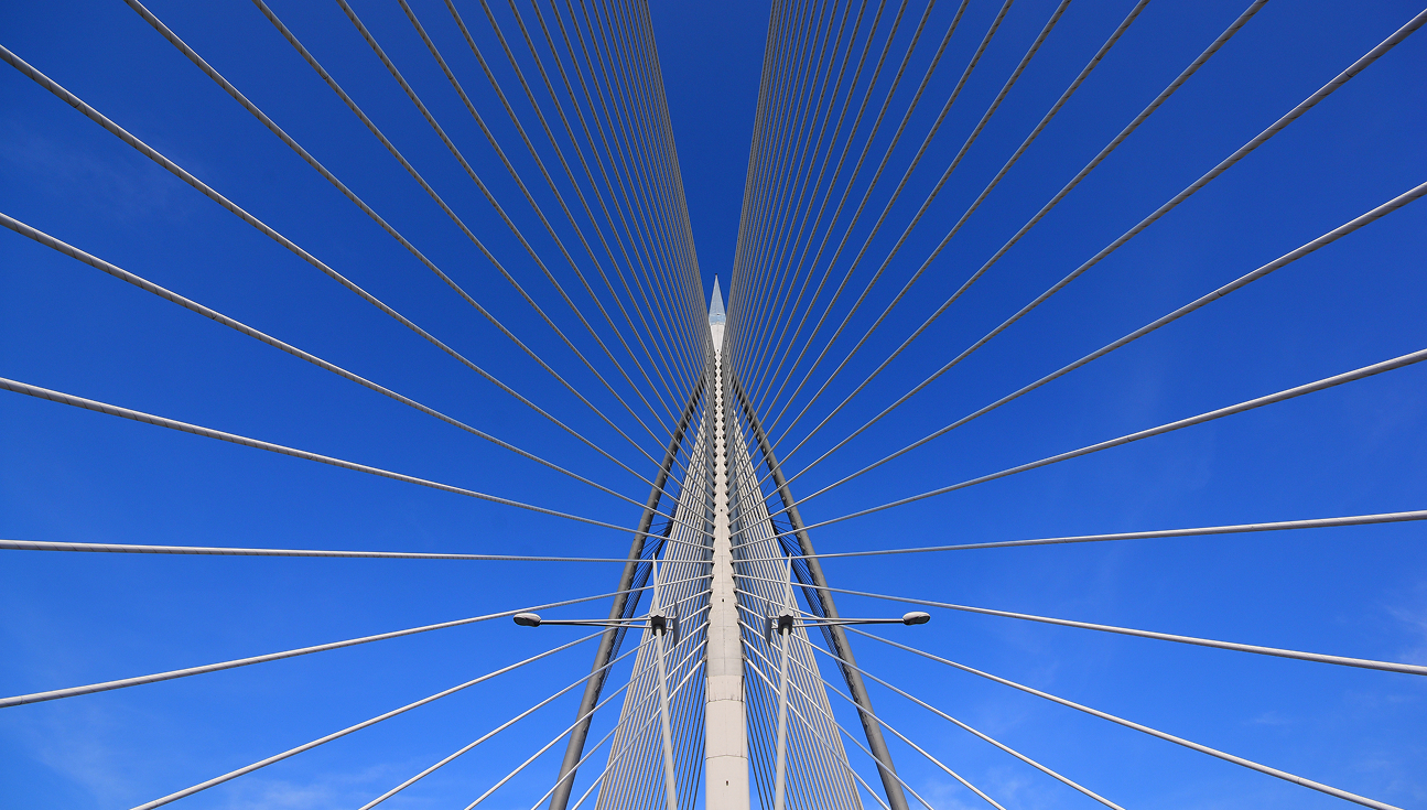 Самый длинный вантовый мост в мире построили в Китае