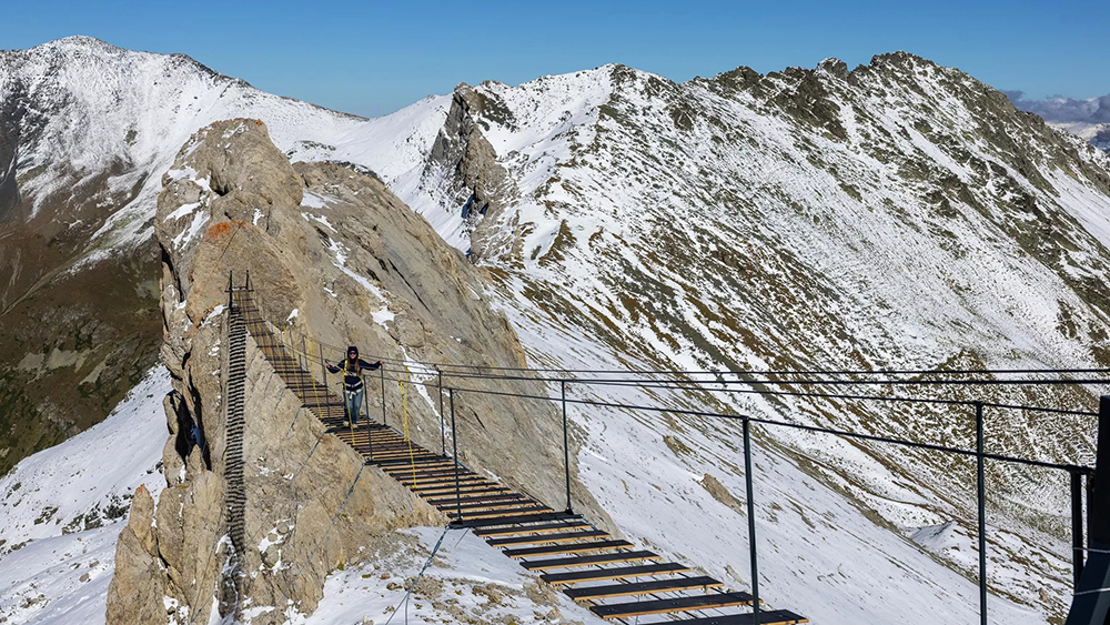 Самый высокий подвесной мост в России появился на Кавказе