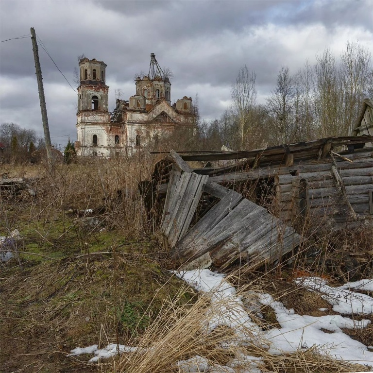 Заброшенная старая деревня фото