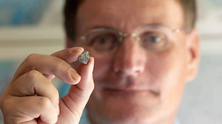 Метеорит пробил крышу дома в США: ученые дали ему имя и раскрыли детали