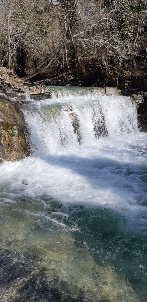 КУРГАНЫ, ВОДОПАДЫ, ФОССИЛИИ