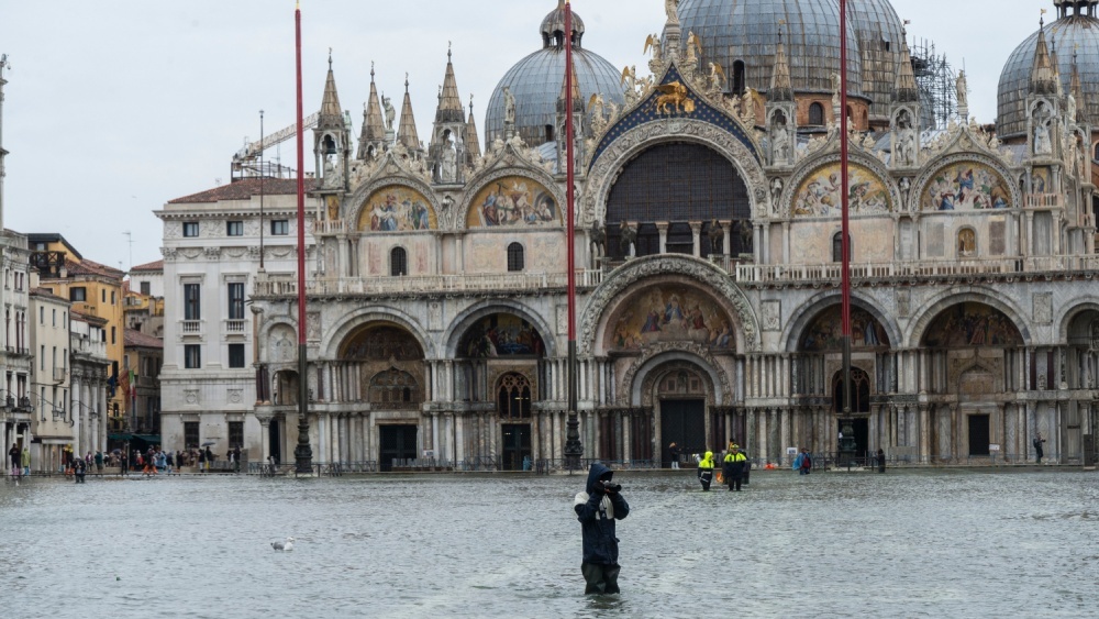 Венеция тонет: ученые предлагают перенести город