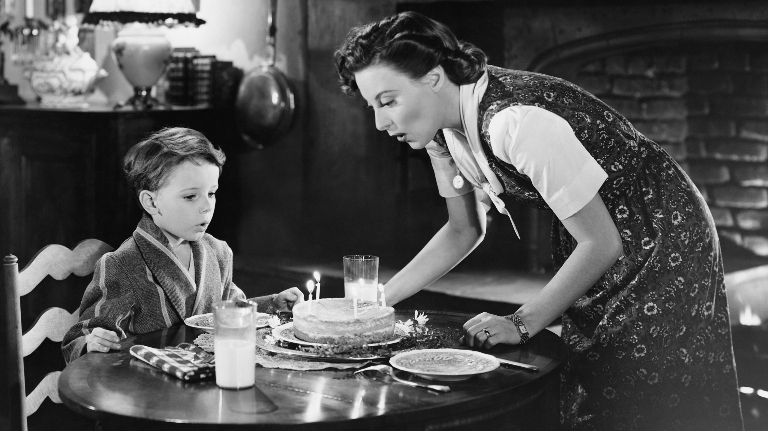 Как возник обычай есть торт на день рождения