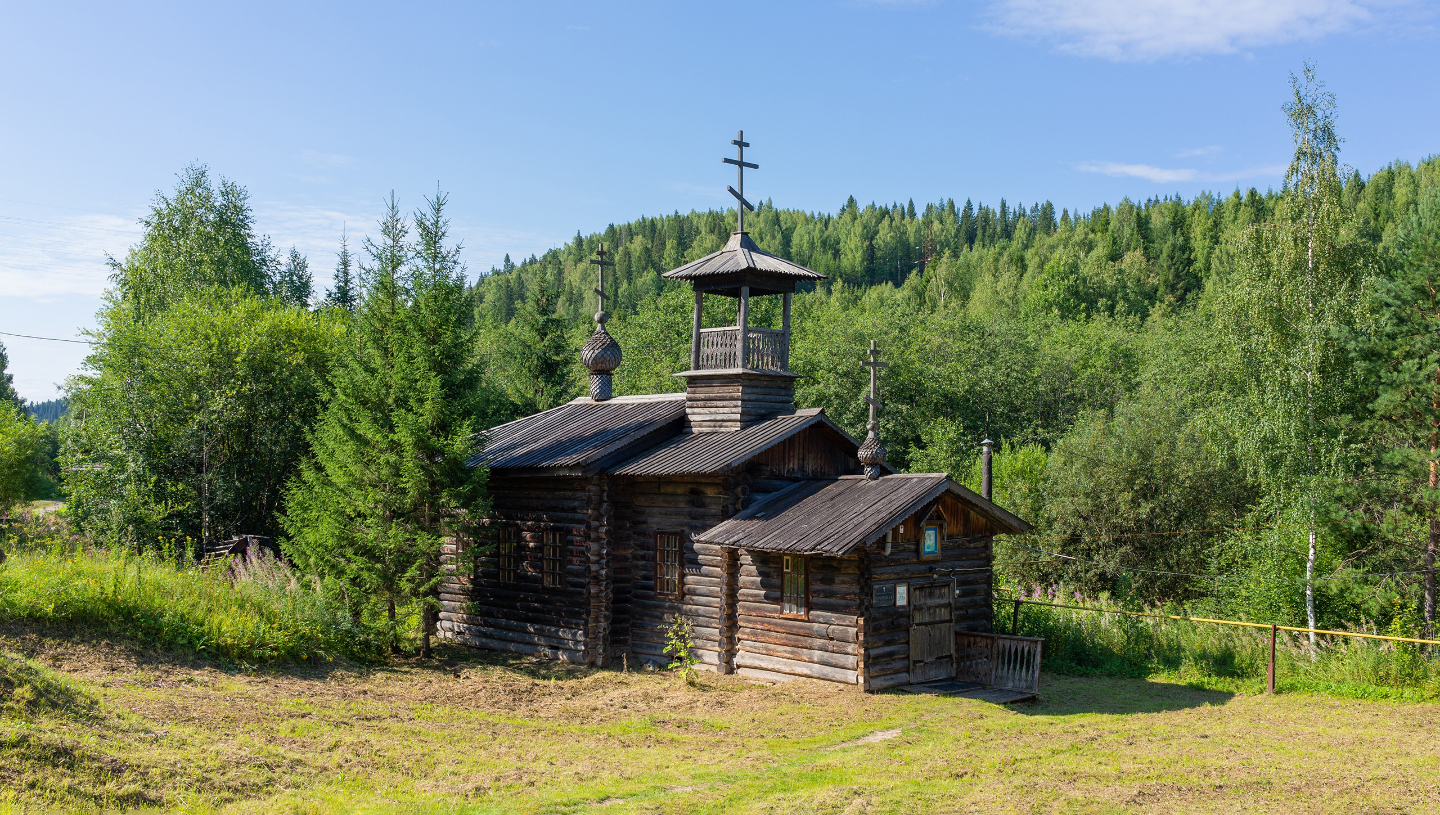 С разных районов Пермского края собраны и привезены сюда целые деревянные постройки XIX – начала XX веков: избы, часовни, мельница, сельский магазин, ремесленные лавки, а также предметы быта, одежды, игрушки, деревенские инструменты…