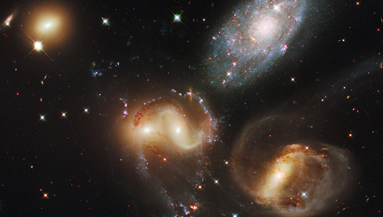 расстрояние между галактиками