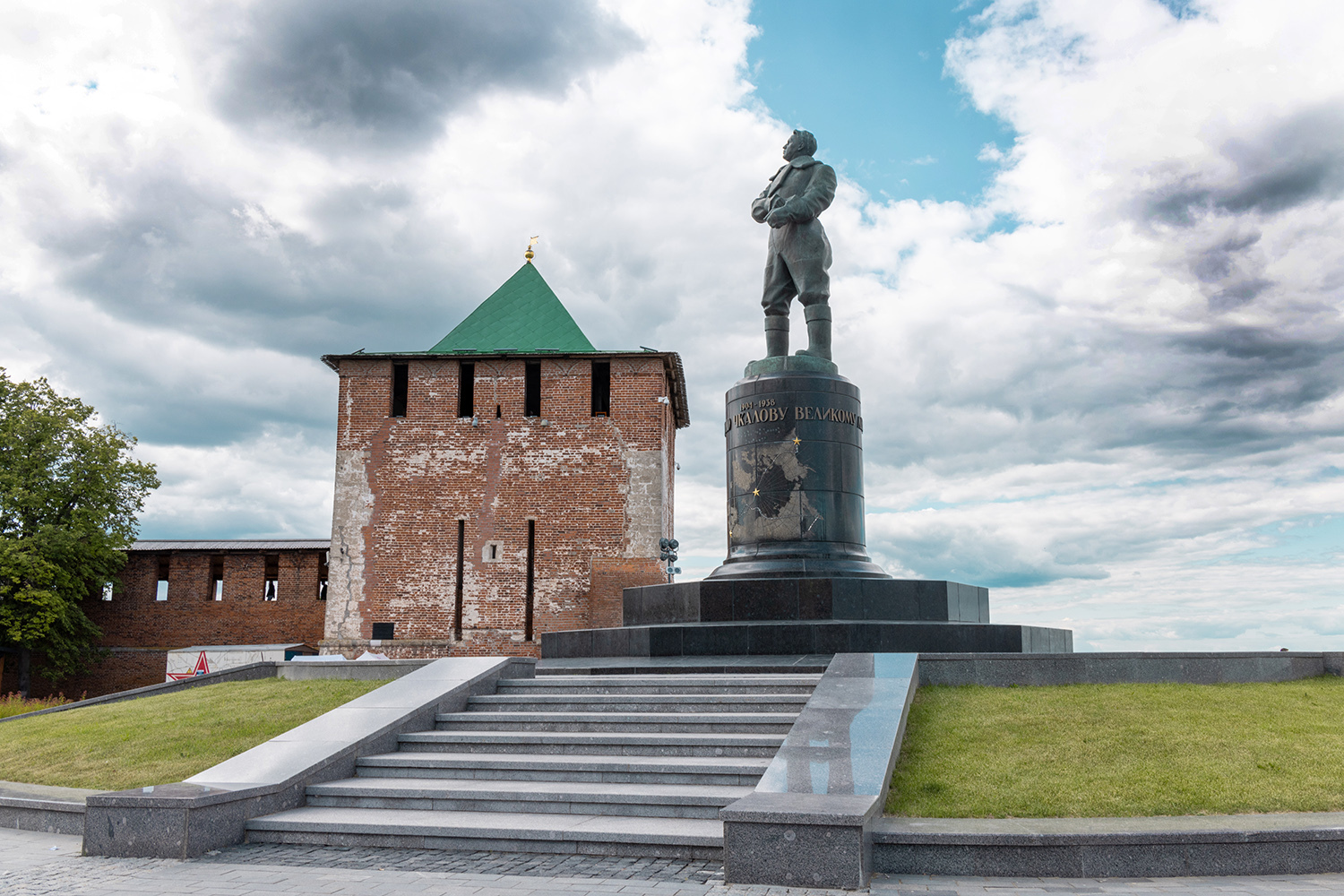 Памятник чкалову в нижнем новгороде