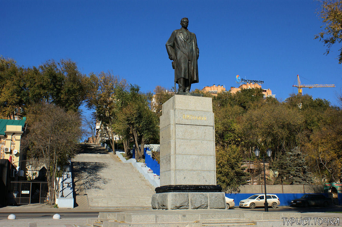 Памятник Горькому в Ростове