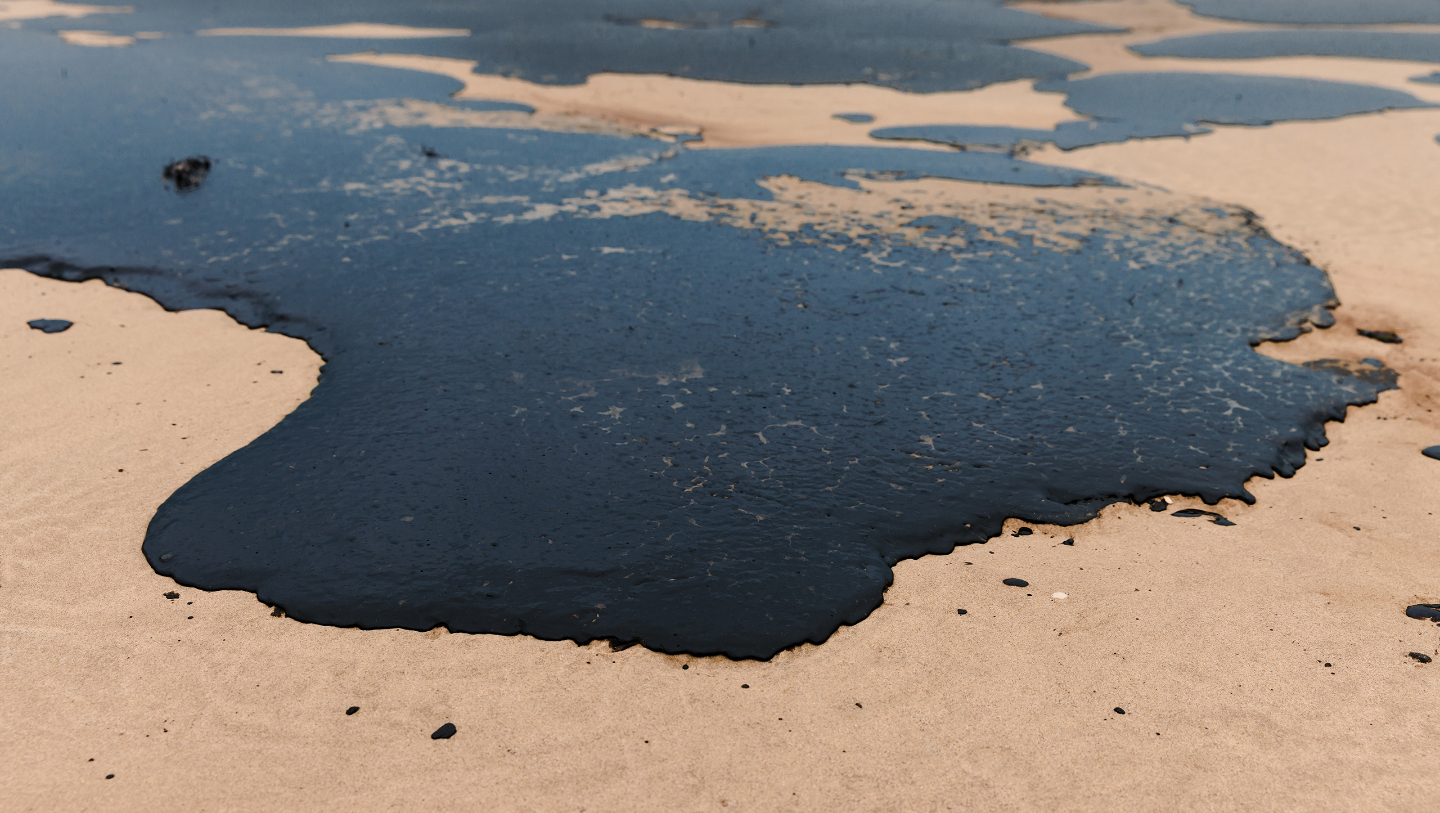  мазут на песке