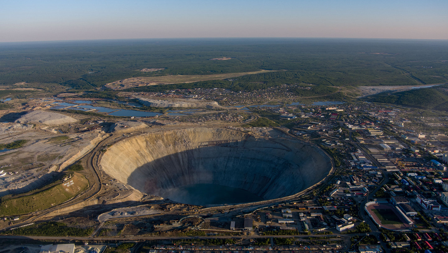 Алмазный карьер Мир