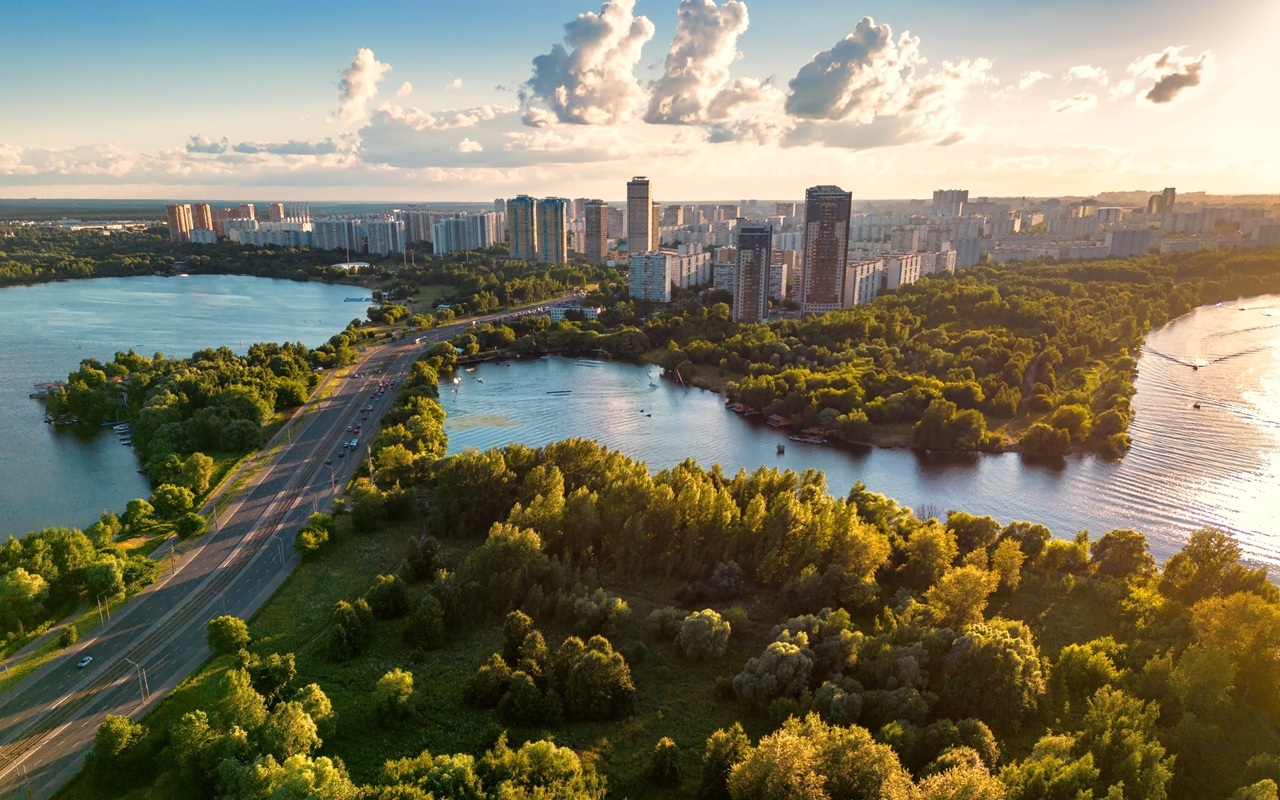 город