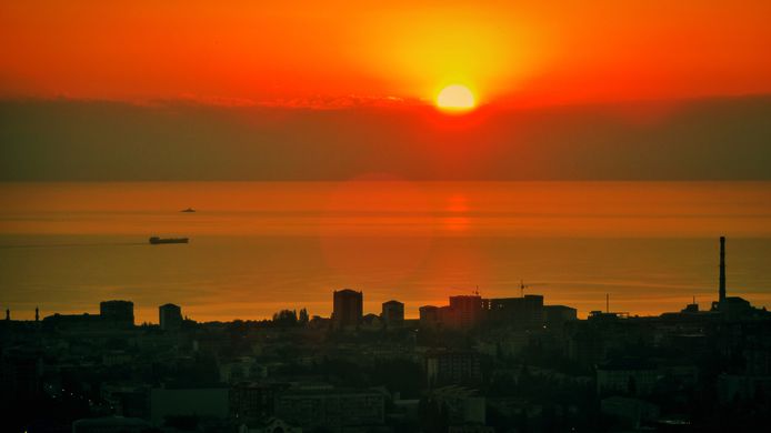 Когда рассвет в махачкале. Закат в Махачкале. Восход море Дербент. Красивый закат Дагестан. Дагестан Восход солнца.