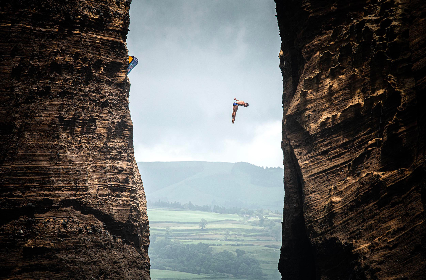 World cliff. Хай-дайвинг. Red bull Cliff Top view.