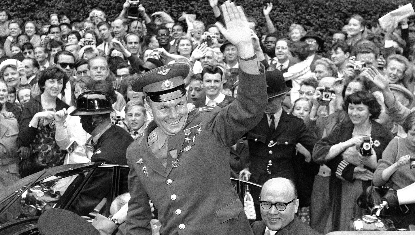 Юрий Гагарин на пути в Букингемский дворец 