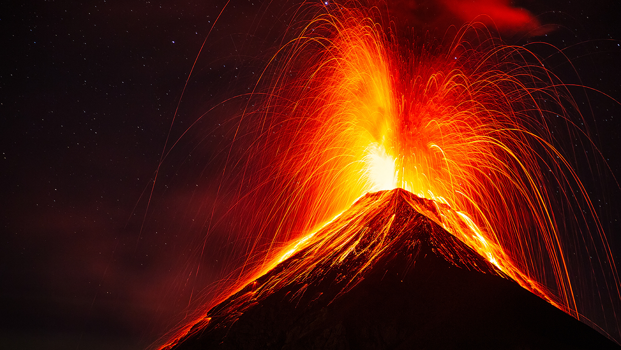 почему вулканы извергаются