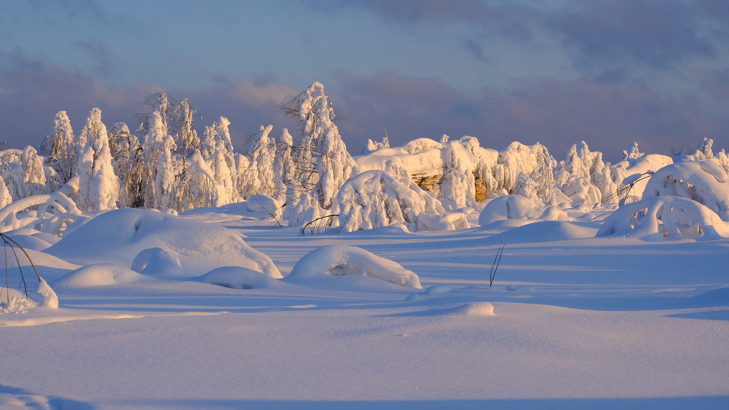 Горнолыжный центр «Губаха», предлагающий туристам 19 трасс разных уровней сложности, а также катание на снегоходах и другие развлечени