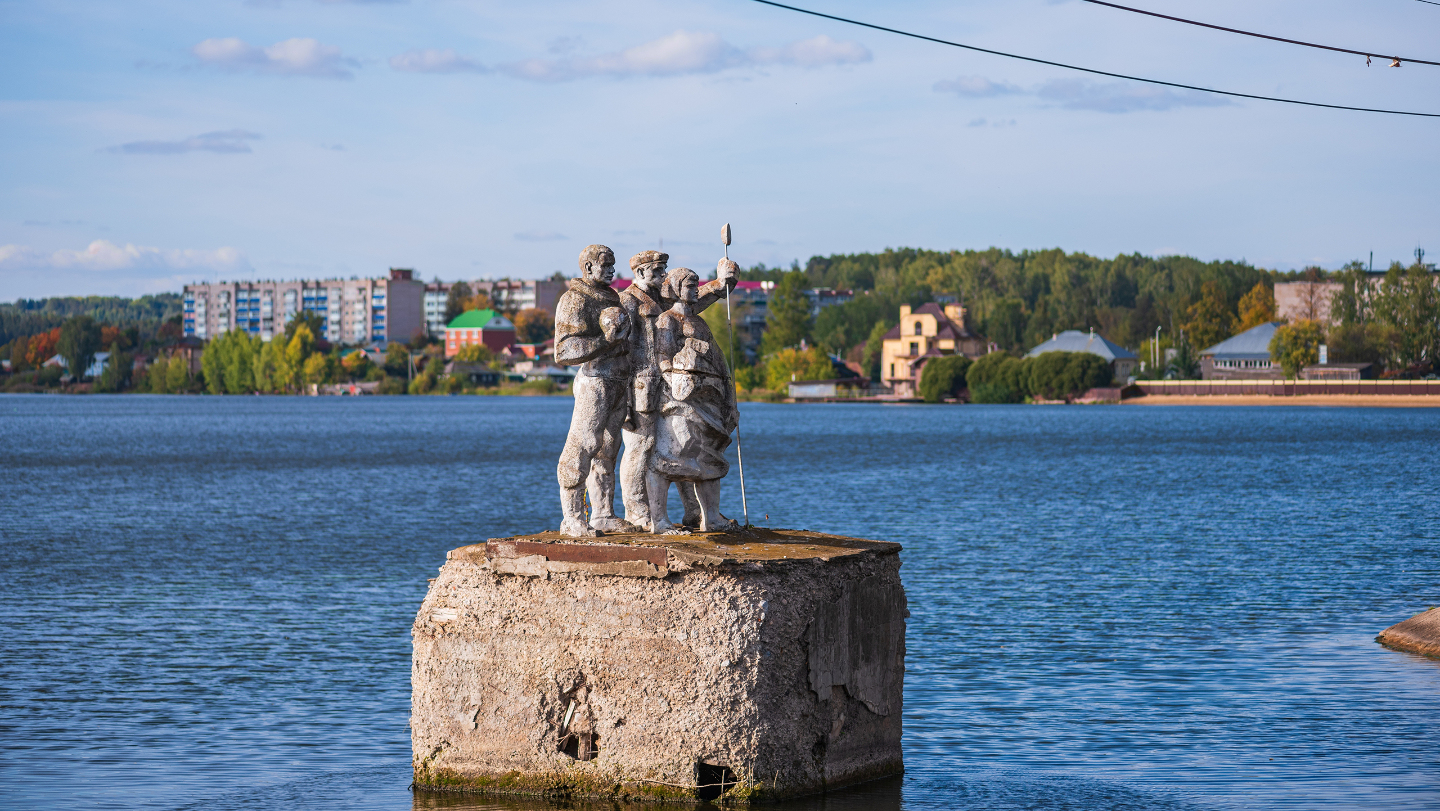 Очер («медвежий ручей» — коми.-пермяц.) — уютный тихий городок, где гармонично существуют вместе человек и природа