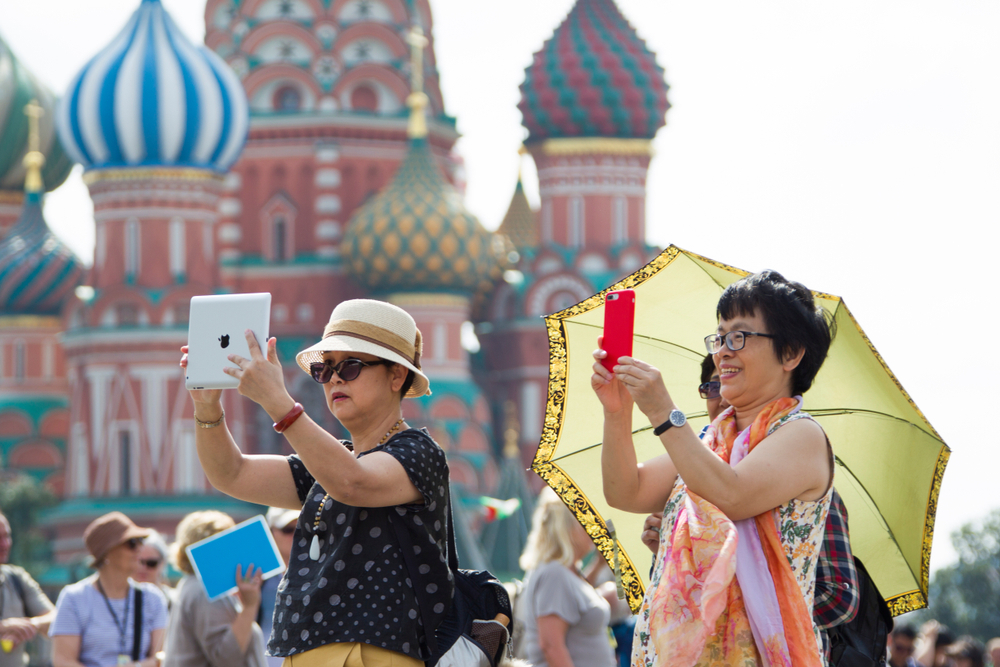 Туры в китай из москвы 2024. Китайские туристы в Москве. Туристы на красной площади. Китайцы в Москве. Китайские туристы на красной площади.